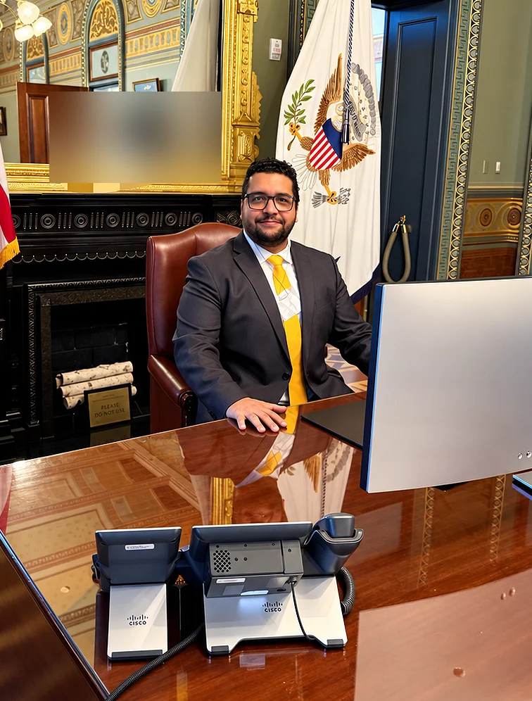 Paulo em um gabinete da Casa Branca